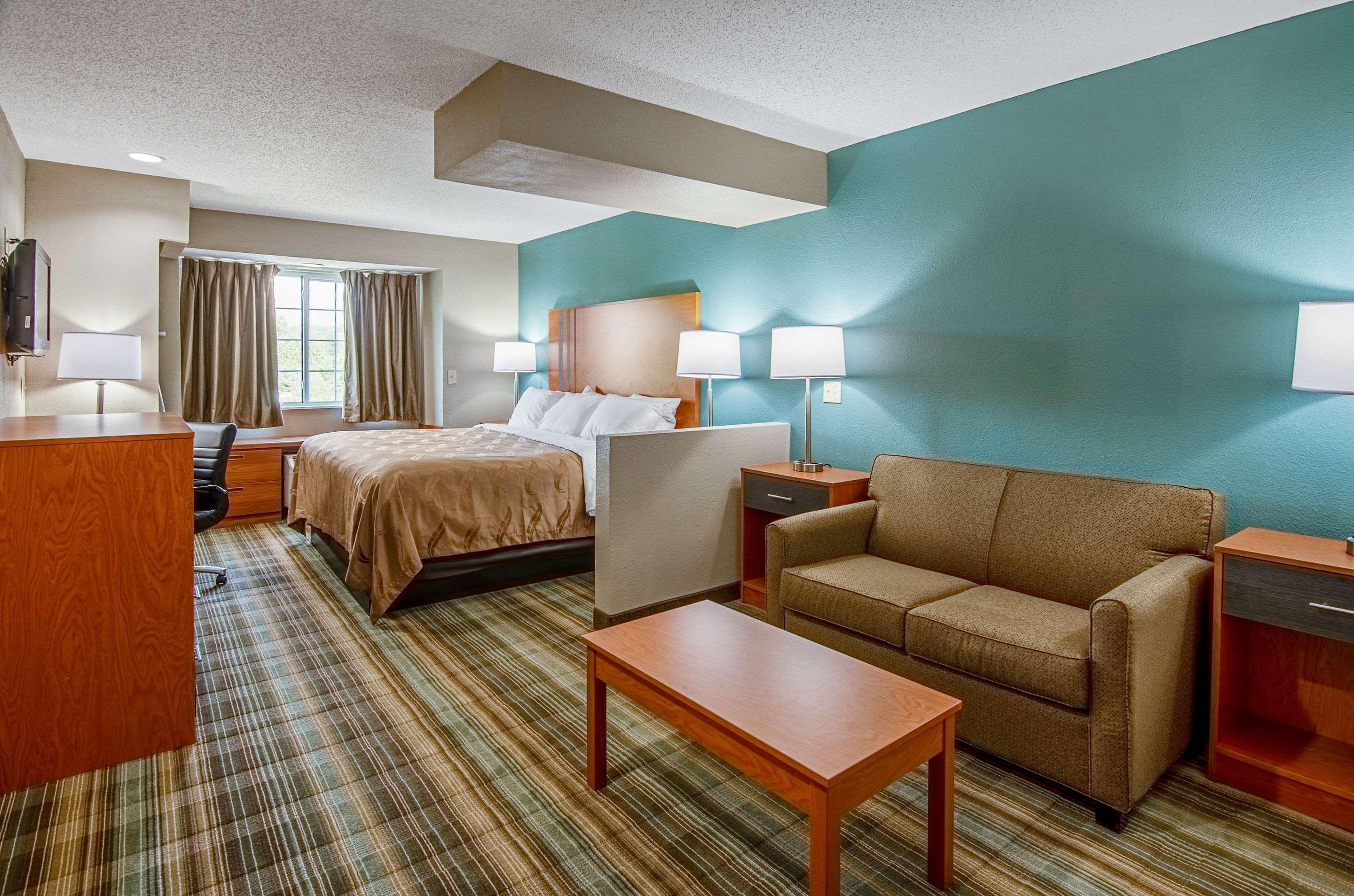 Quality Inn & Suites I-81 Exit 7 Bristol Eksteriør billede