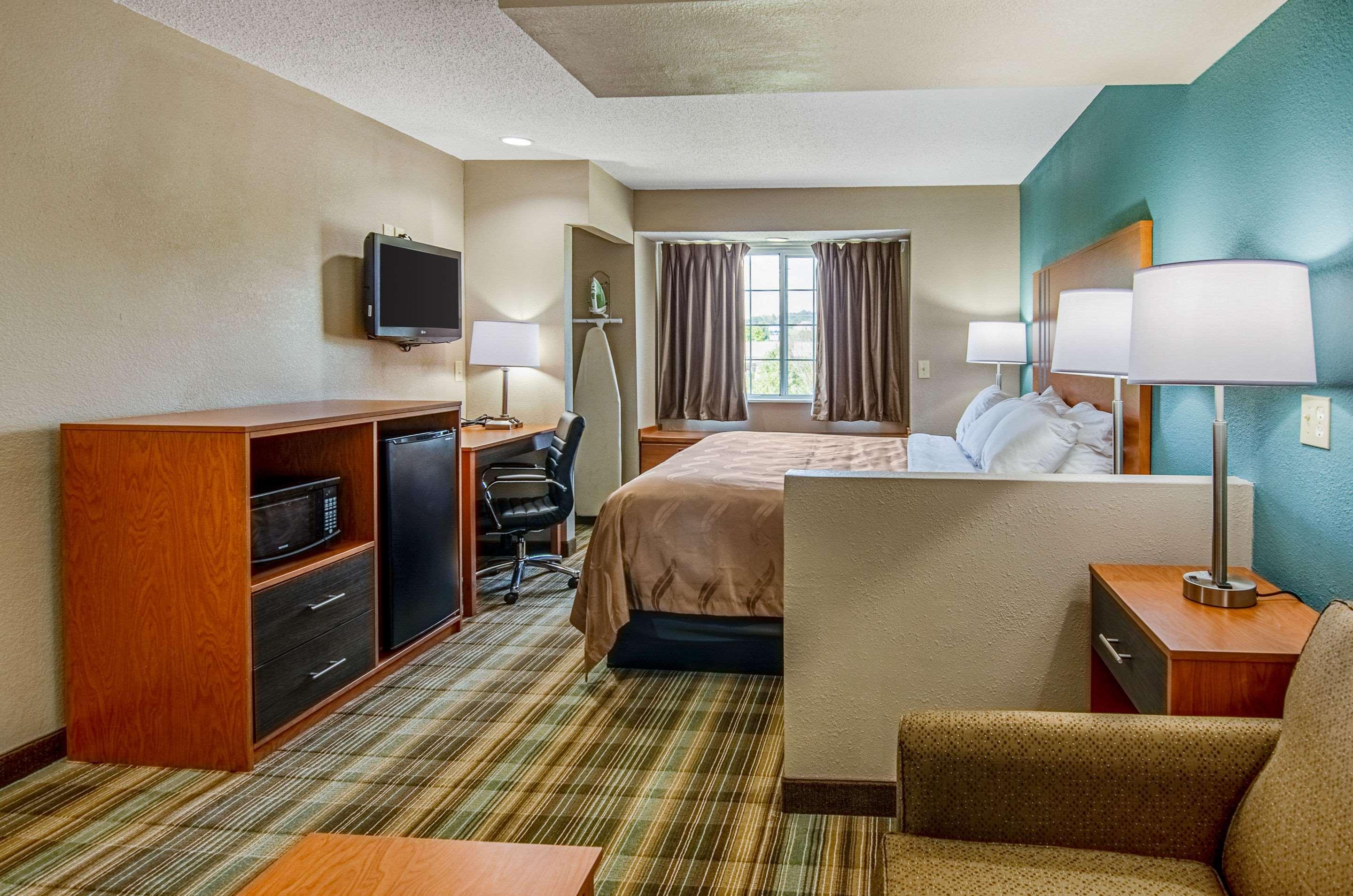 Quality Inn & Suites I-81 Exit 7 Bristol Eksteriør billede