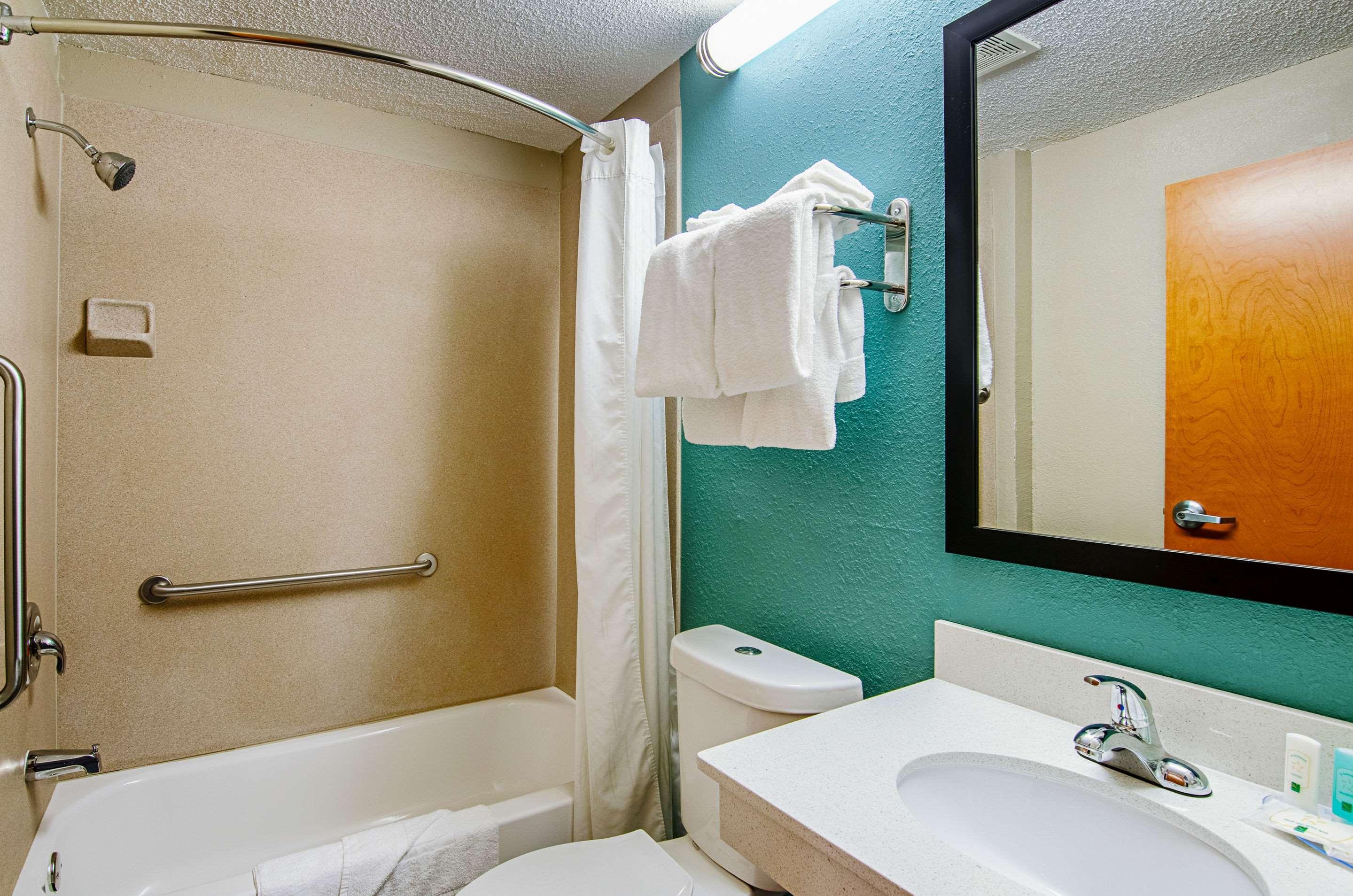 Quality Inn & Suites I-81 Exit 7 Bristol Eksteriør billede