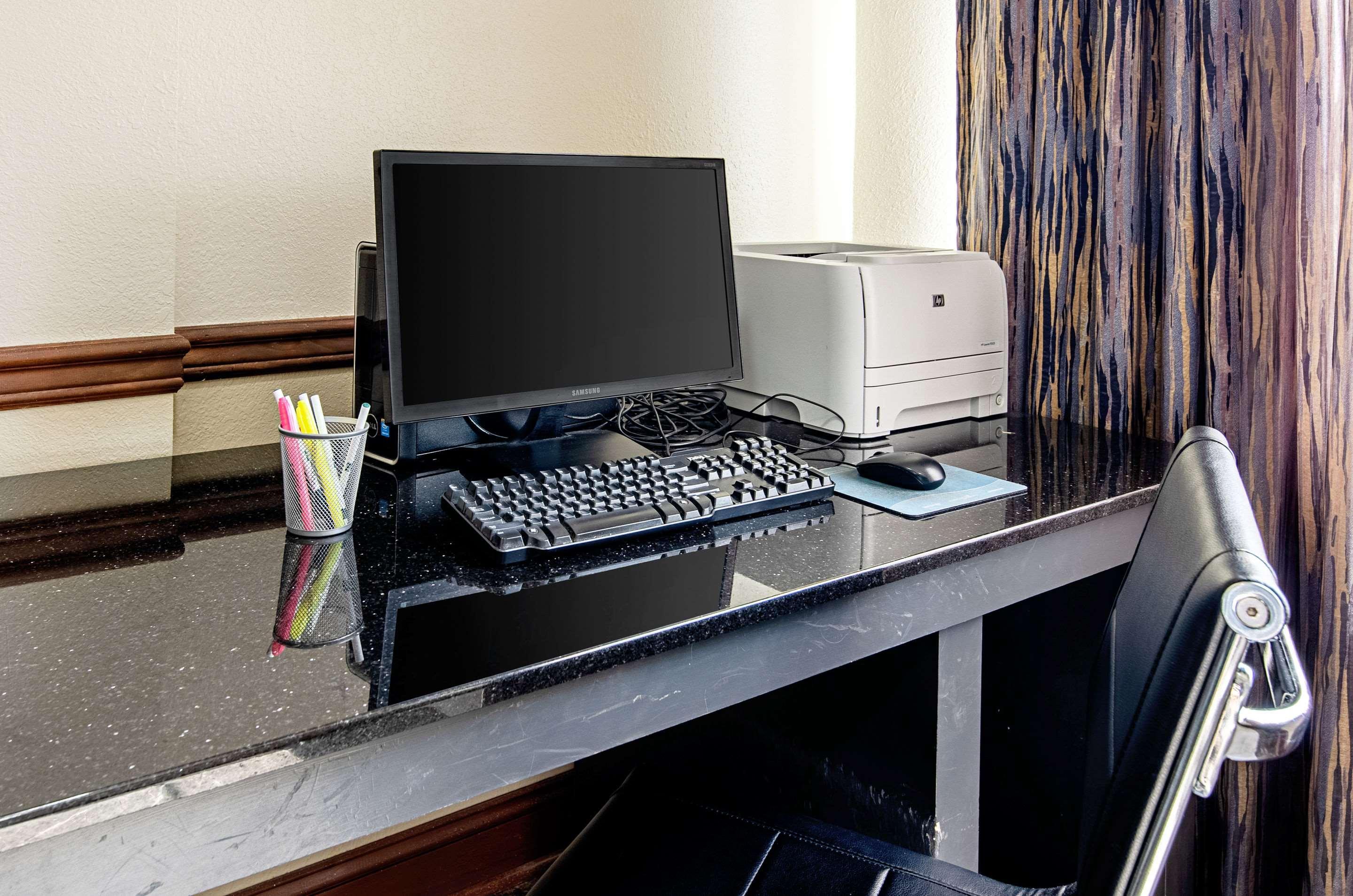 Quality Inn & Suites I-81 Exit 7 Bristol Eksteriør billede