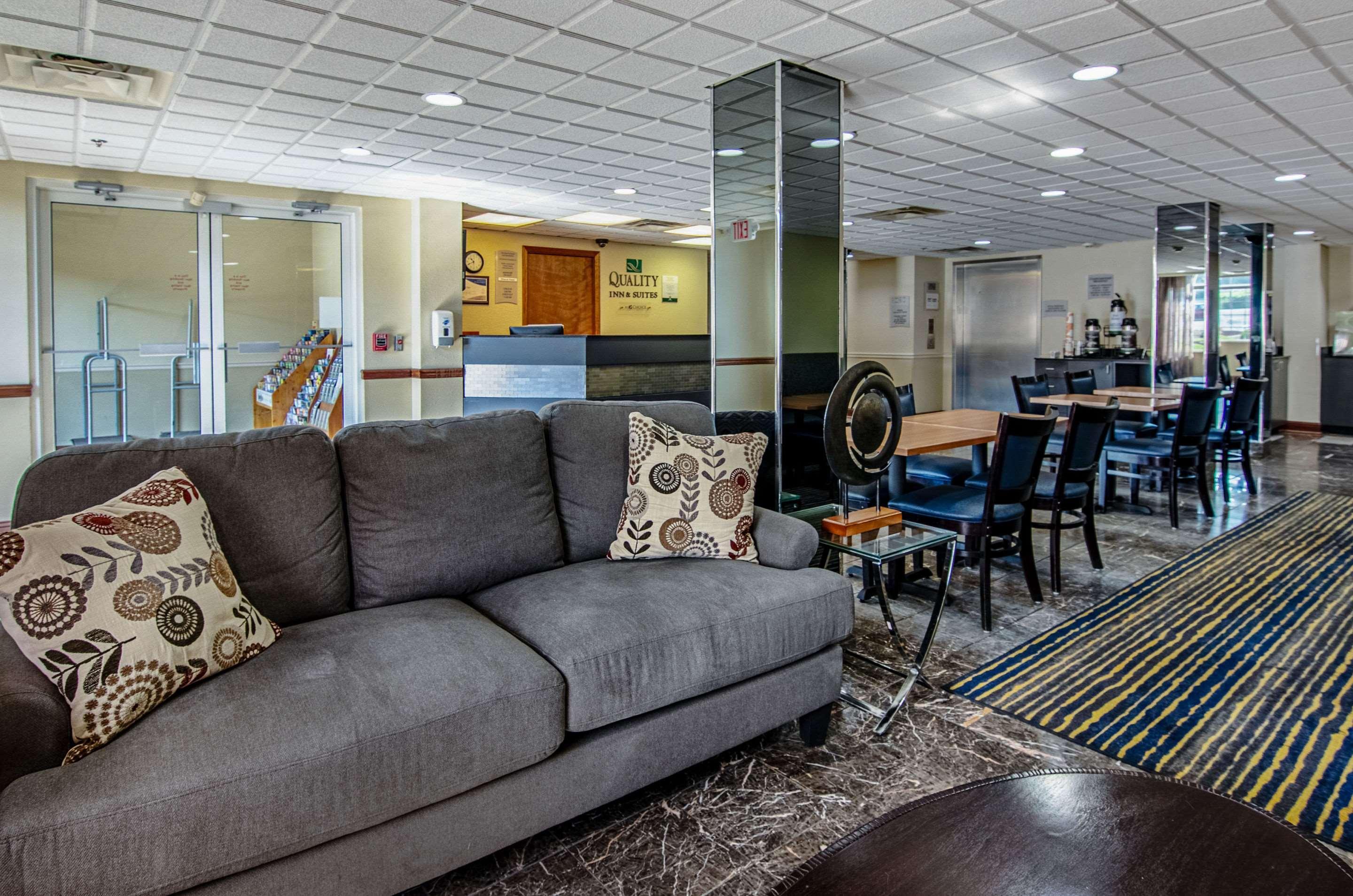 Quality Inn & Suites I-81 Exit 7 Bristol Eksteriør billede