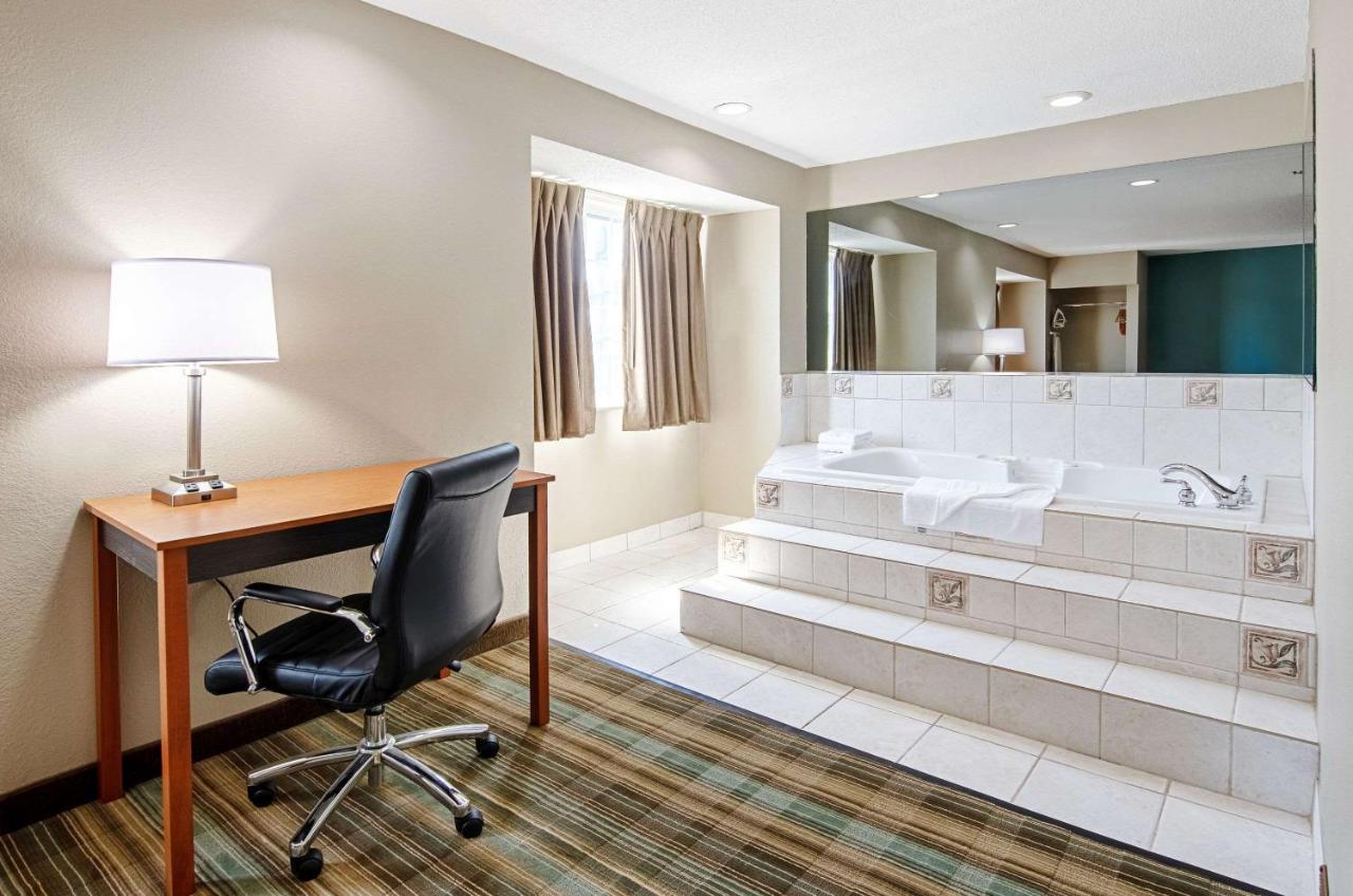 Quality Inn & Suites I-81 Exit 7 Bristol Eksteriør billede