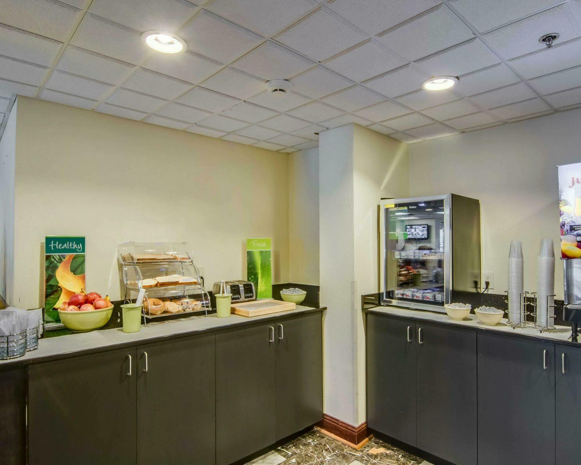 Quality Inn & Suites I-81 Exit 7 Bristol Eksteriør billede