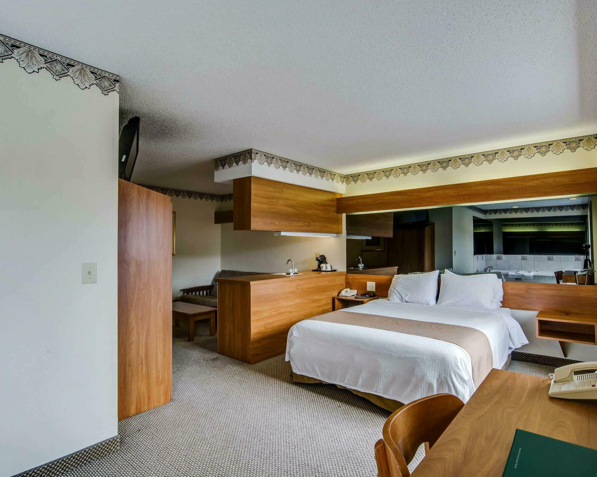 Quality Inn & Suites I-81 Exit 7 Bristol Eksteriør billede