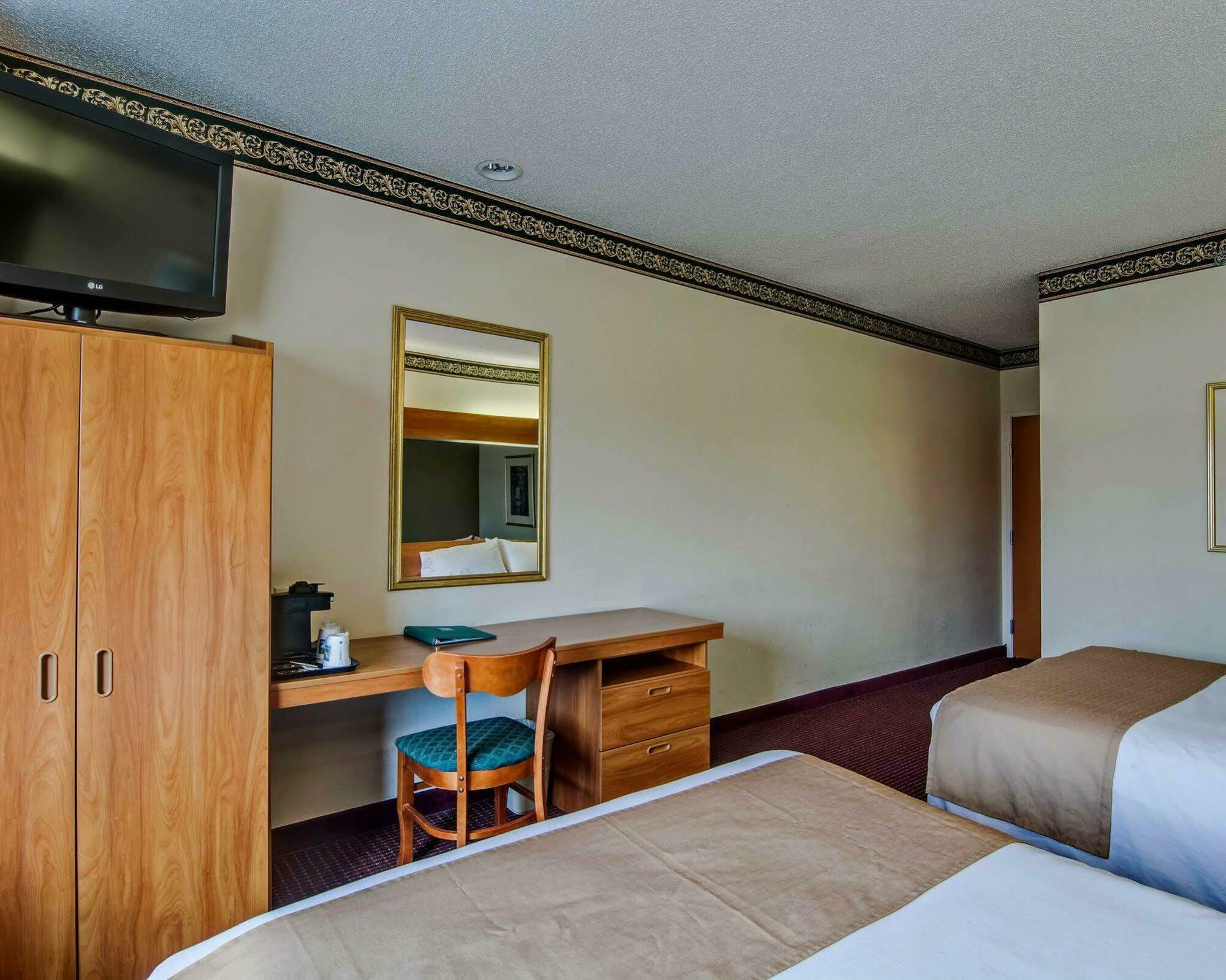 Quality Inn & Suites I-81 Exit 7 Bristol Eksteriør billede