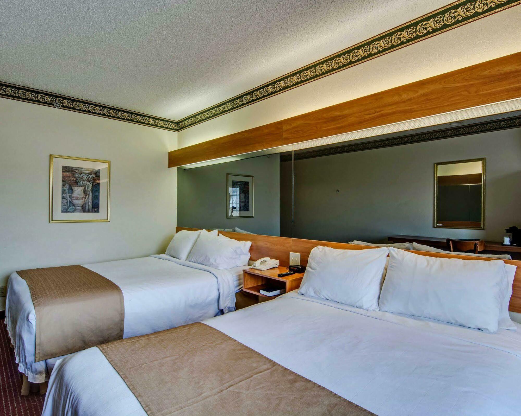 Quality Inn & Suites I-81 Exit 7 Bristol Eksteriør billede