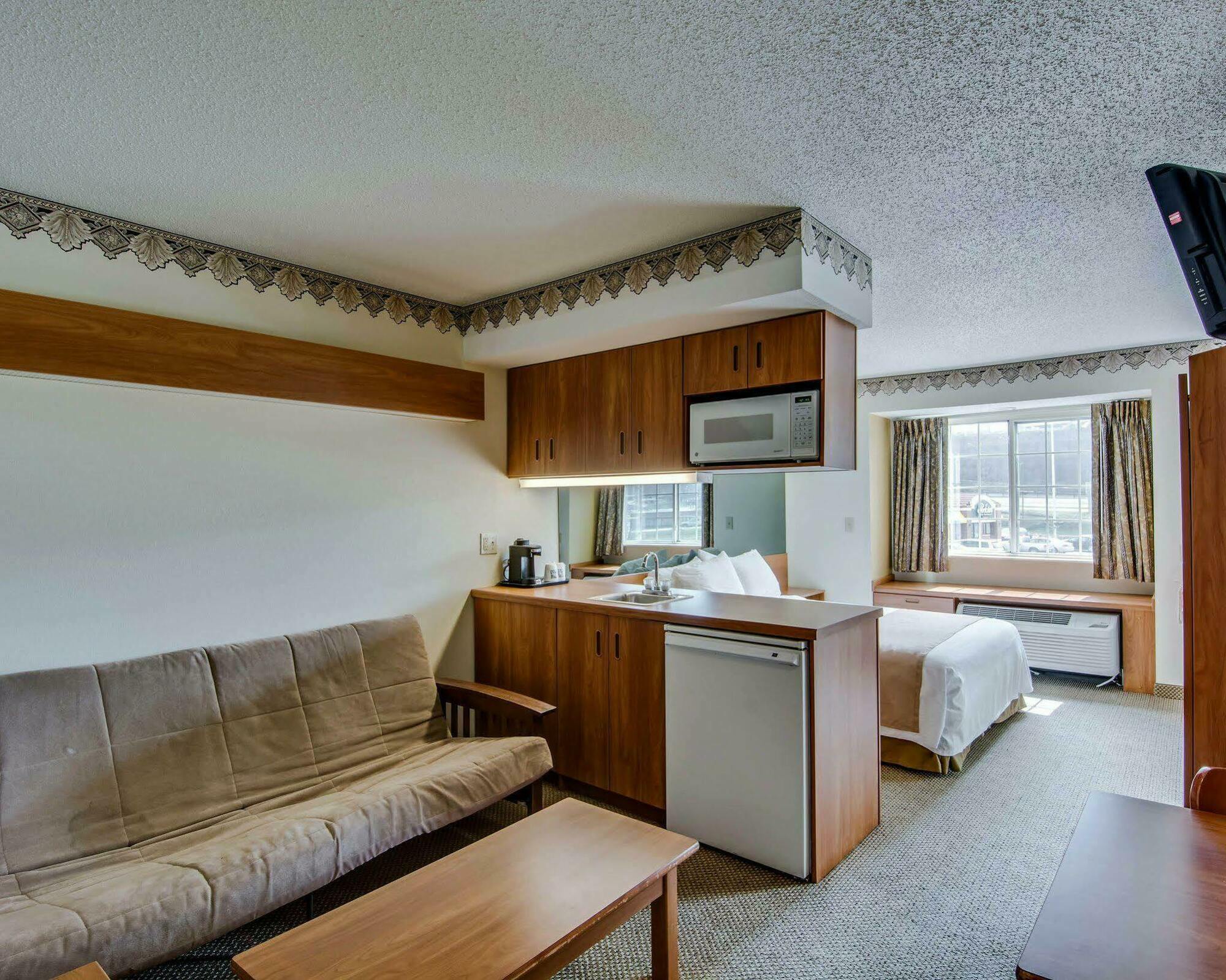 Quality Inn & Suites I-81 Exit 7 Bristol Eksteriør billede