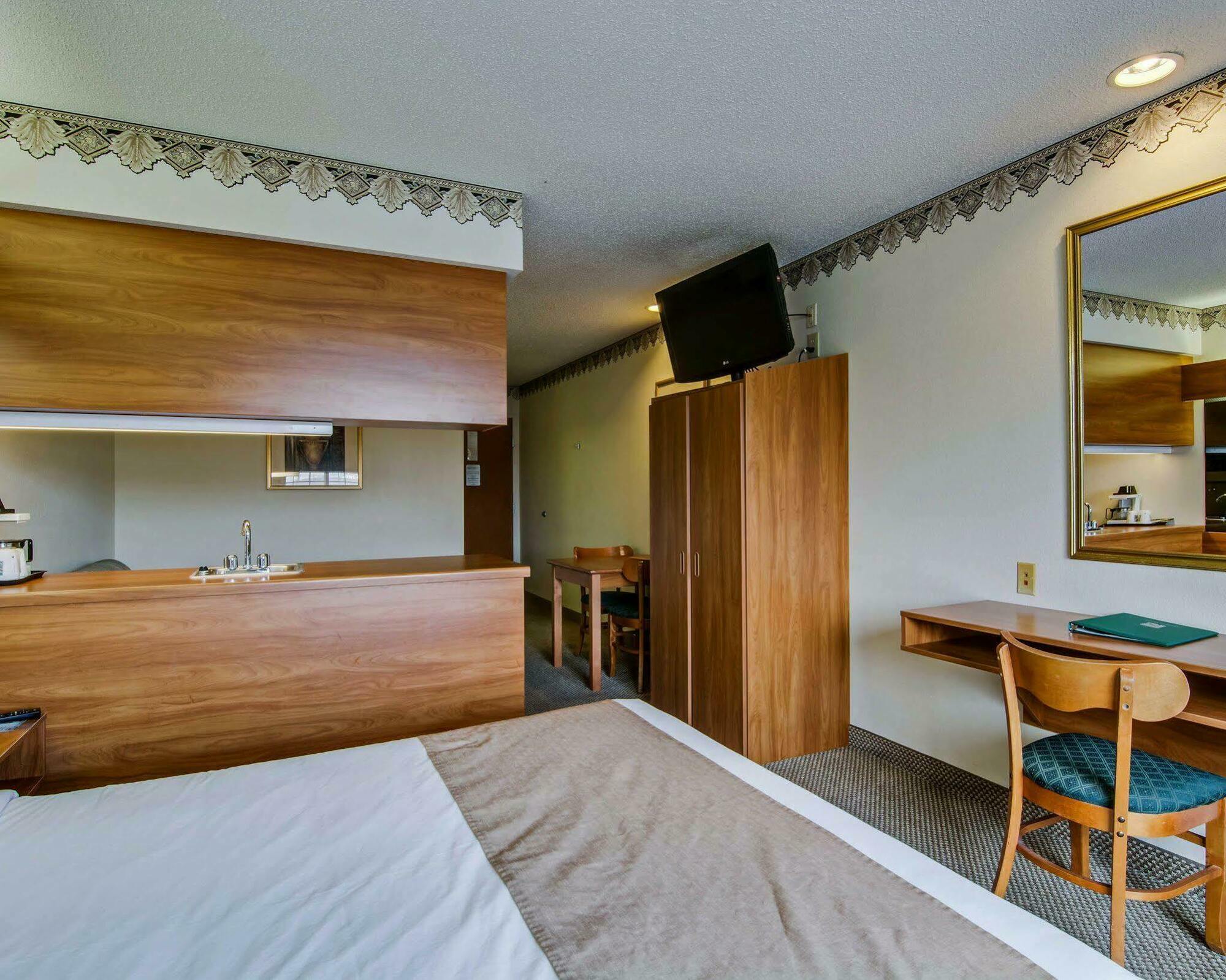 Quality Inn & Suites I-81 Exit 7 Bristol Eksteriør billede